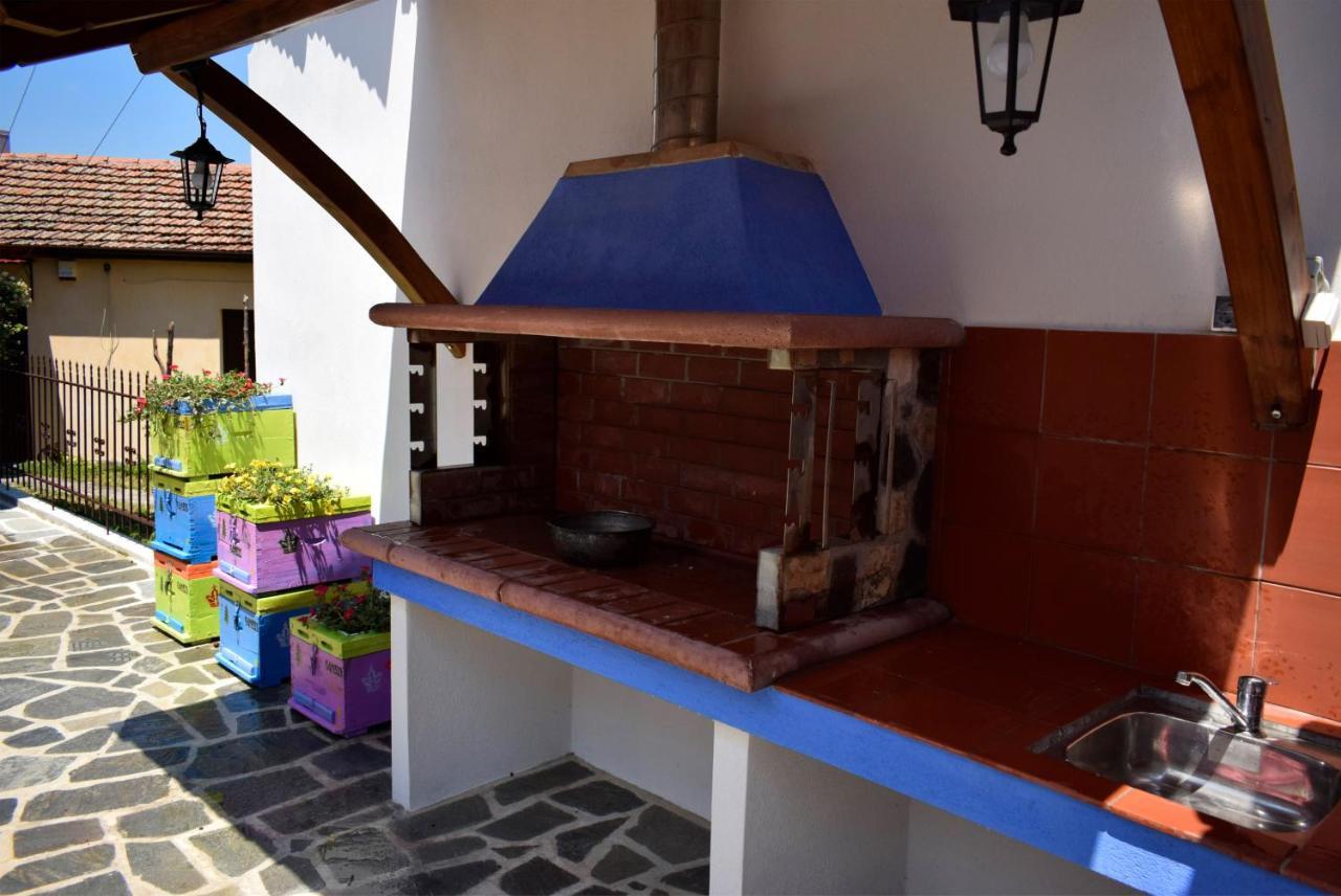 Renovated Old Manor House With Yard Villa Arnea Bagian luar foto